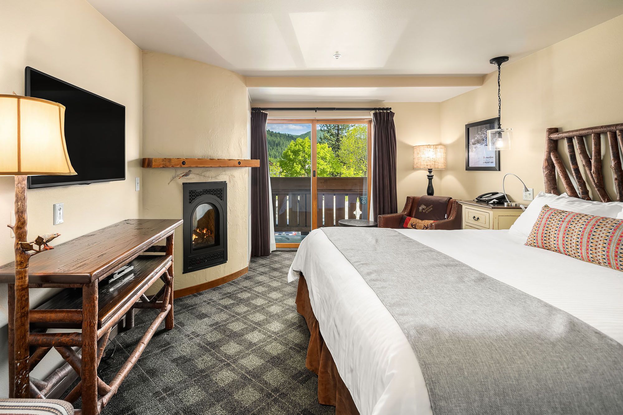 Read more about the article Deluxe Balcony Village King