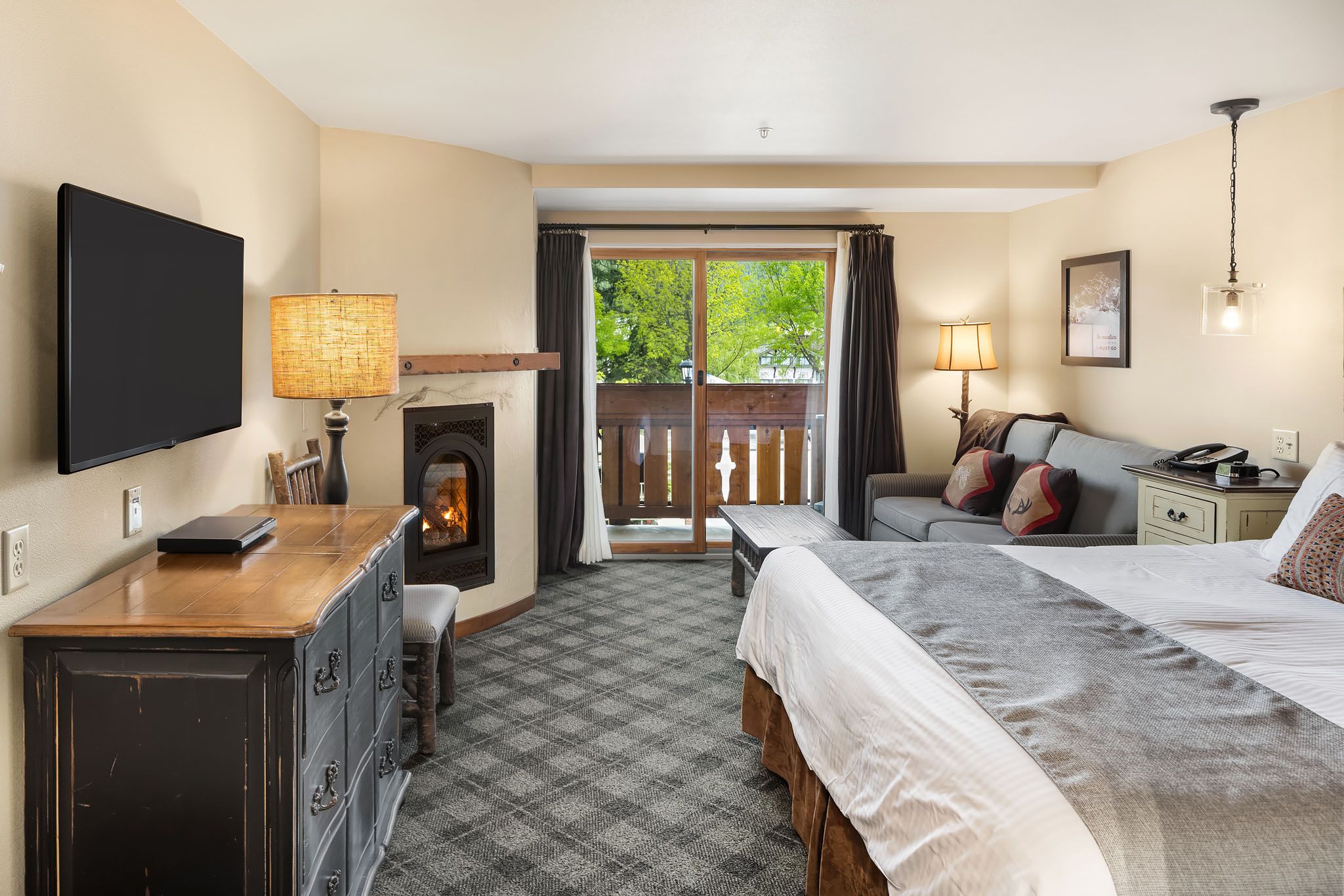 Read more about the article Superior Balcony Village King