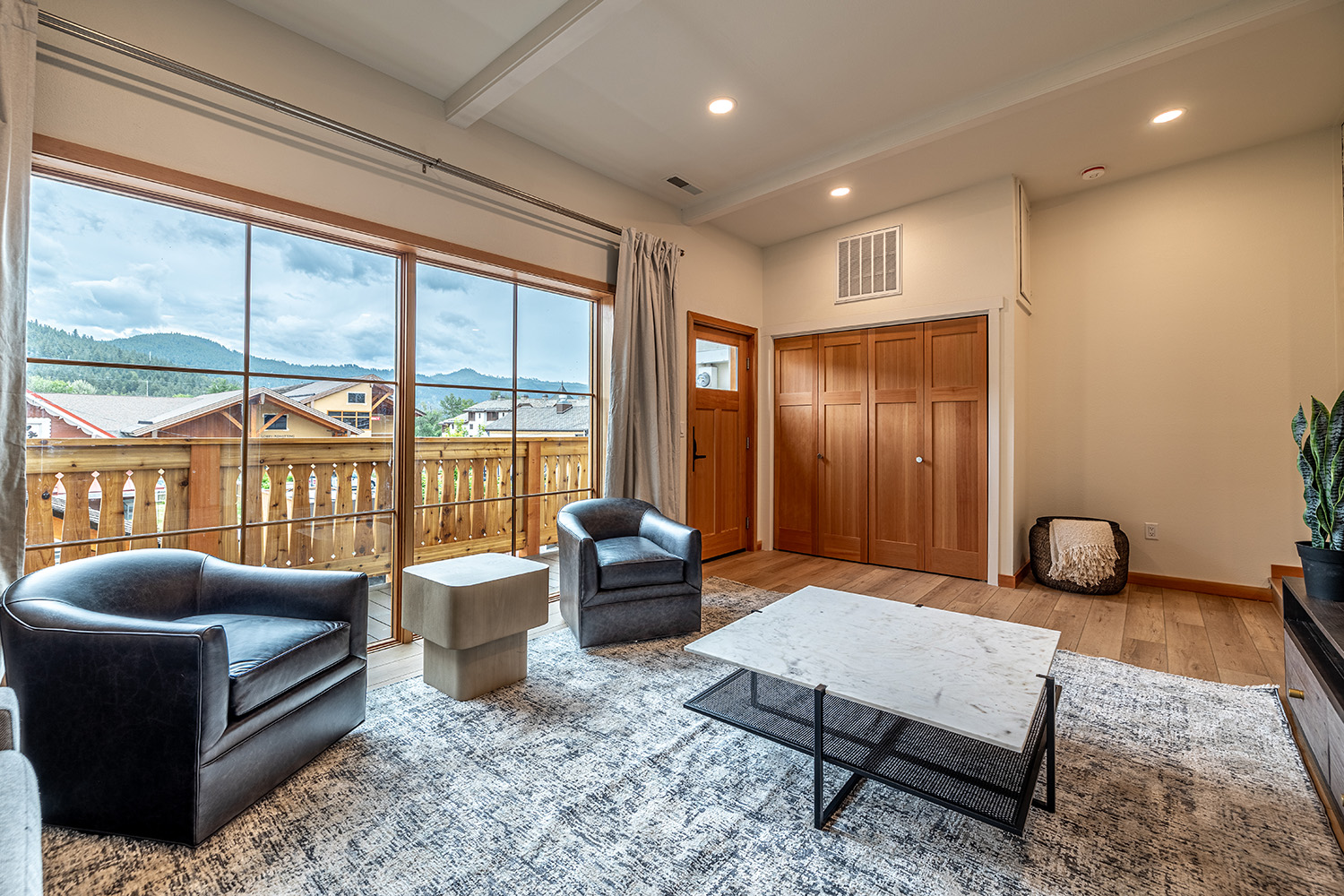 Read more about the article Downtown Suites – Mountain View